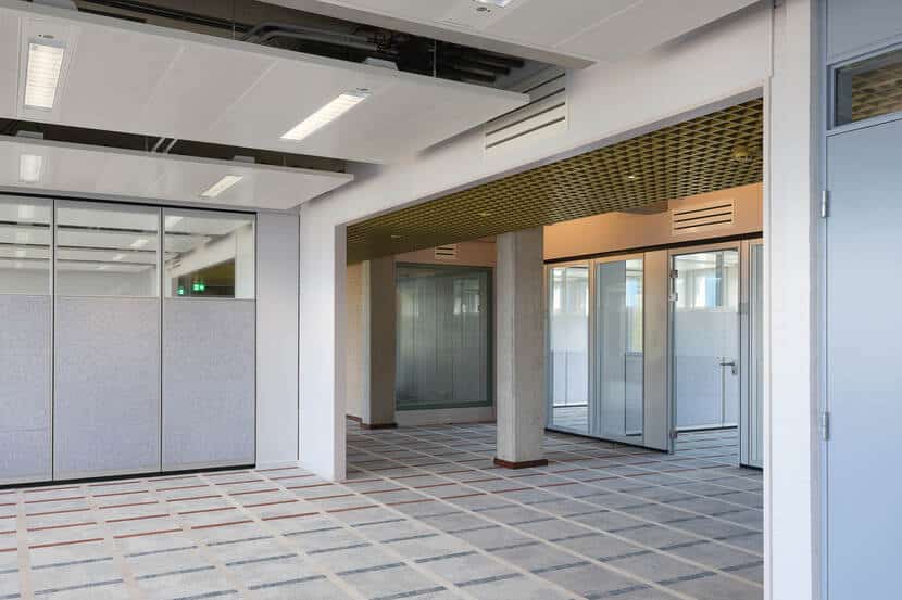 Kantoor vol Afval, interieur